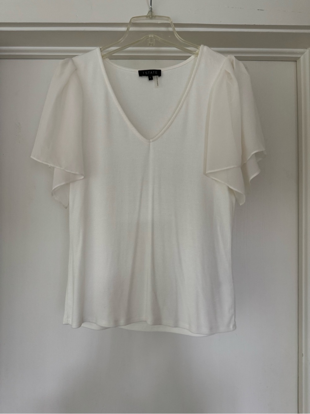 1.State stretchy ribbed v-neck top with flowy chiffon sleeves